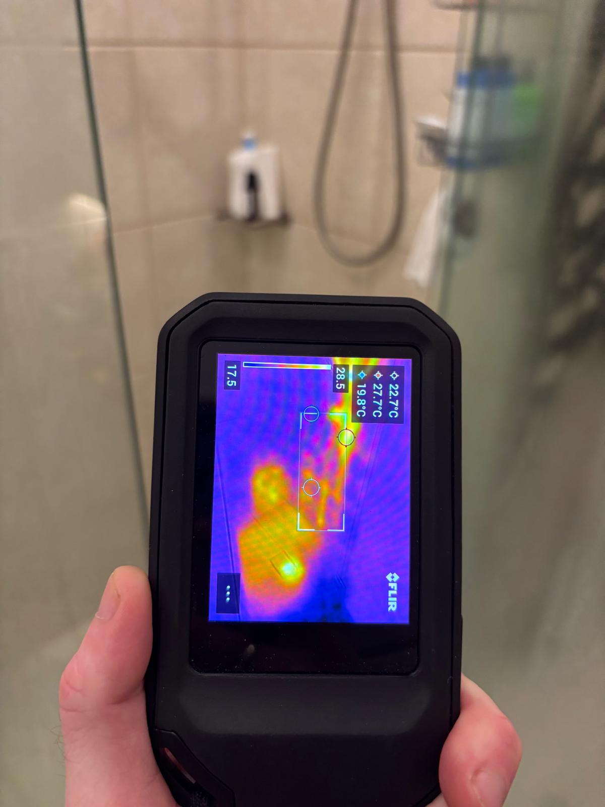 Emergency leak detection with thermal camera